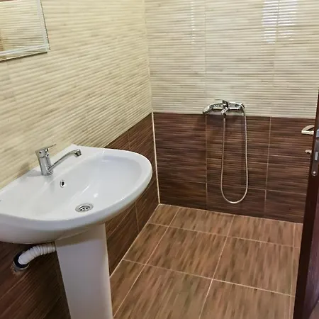 게스트하우스 винарна-славовица *