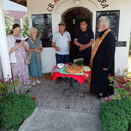 винарна-славовица 게스트하우스 Kalugerovo